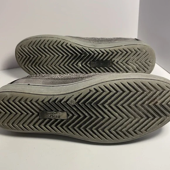 Aztec Women's Charcoal Sneakers - Picture 3 of 6